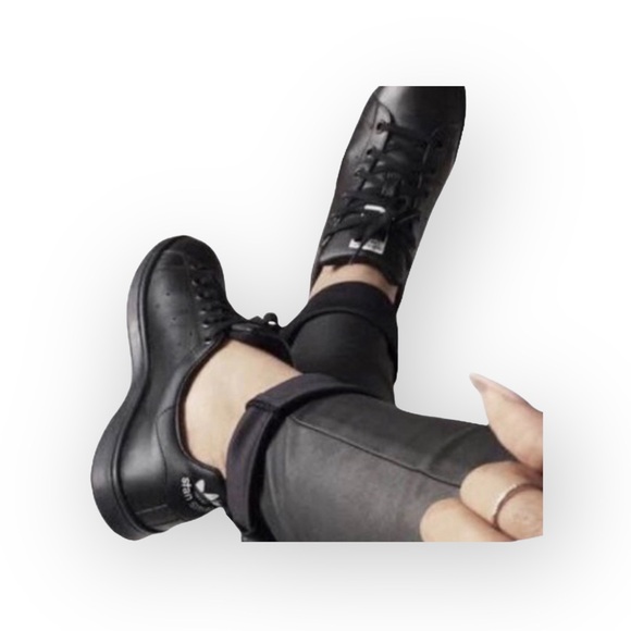 adidas ★ Stan Smith Low Profile Sneaker Tennis Shoes ★ Black Vegan Leather ★ 7M - Picture 1 of 16